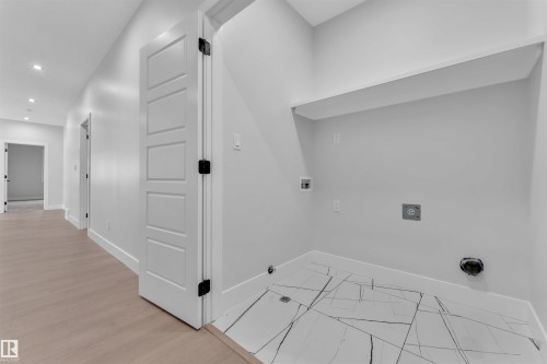 22827 80 Avenue, Edmonton, AB - Indoor Photo Showing Other Room