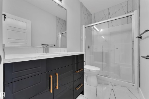 22827 80 Avenue, Edmonton, AB - Indoor Photo Showing Bathroom