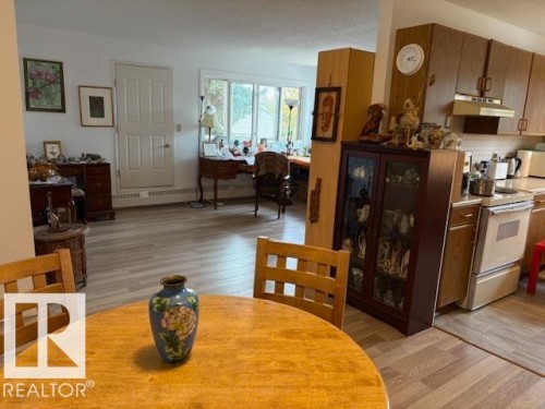 215 18004 95 Avenue, Edmonton, AB - Indoor Photo Showing Kitchen