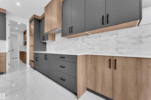 22835 80 Avenue, Edmonton, AB - Indoor Photo Showing Kitchen