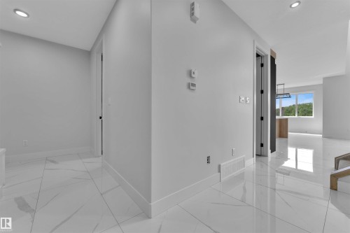 22835 80 Avenue, Edmonton, AB - Indoor Photo Showing Other Room