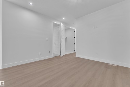 22835 80 Avenue, Edmonton, AB - Indoor Photo Showing Other Room
