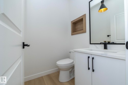 9805 106 Avenue, Morinville, AB - Indoor Photo Showing Bathroom