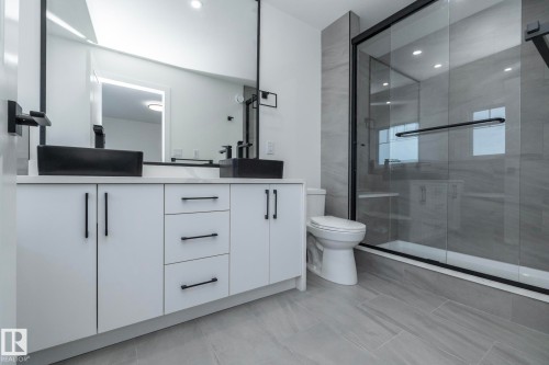 9805 106 Avenue, Morinville, AB - Indoor Photo Showing Bathroom