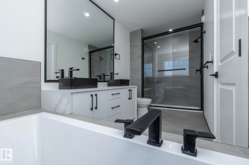 9805 106 Avenue, Morinville, AB - Indoor Photo Showing Bathroom