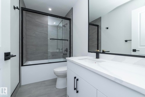 9805 106 Avenue, Morinville, AB - Indoor Photo Showing Bathroom