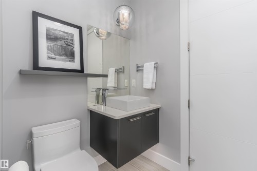 9509 99B Street, Edmonton, AB - Indoor Photo Showing Bathroom