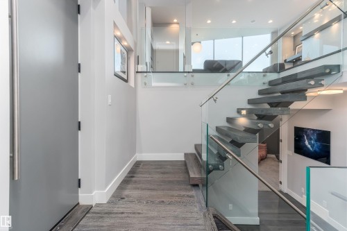 9509 99B Street, Edmonton, AB - Indoor Photo Showing Other Room