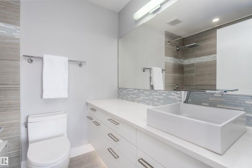 9509 99B Street, Edmonton, AB - Indoor Photo Showing Bathroom