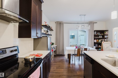2124 Glenridding Way, Edmonton, AB - Indoor Photo Showing Kitchen