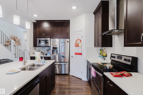 2124 Glenridding Way, Edmonton, AB - Indoor Photo Showing Kitchen With Stainless Steel Kitchen With Double Sink With Upgraded Kitchen
