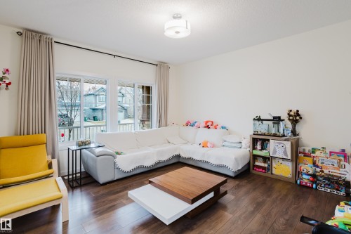 2124 Glenridding Way, Edmonton, AB - Indoor Photo Showing Living Room