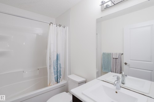2124 Glenridding Way, Edmonton, AB - Indoor Photo Showing Bathroom