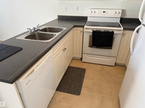 51 16823 84 Street, Edmonton, AB - Indoor