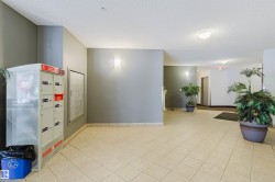 Common area with a textured ceiling - 