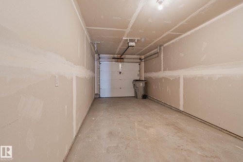 84 5 Rondeau Drive, St. Albert, AB - Indoor Photo Showing Garage