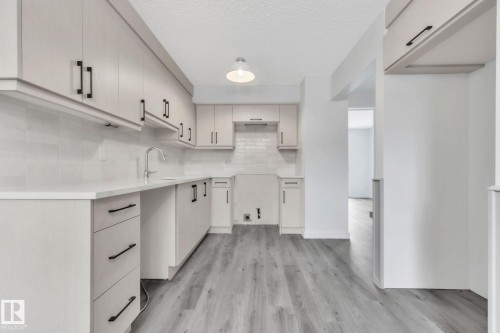 1281 Hooke Road, Edmonton, AB - Indoor Photo Showing Kitchen