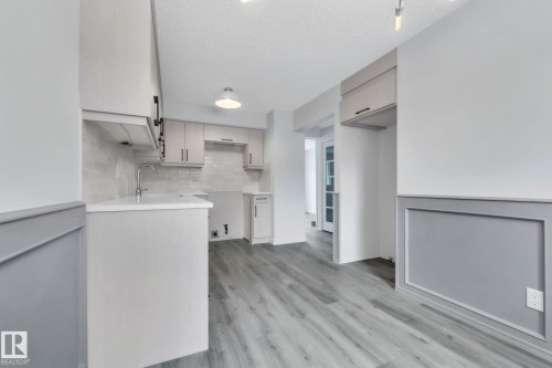 1281 Hooke Road, Edmonton, AB - Indoor Photo Showing Kitchen
