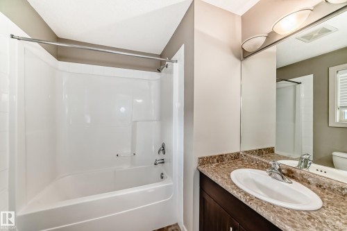 3834 Allan Drive, Edmonton, AB - Indoor Photo Showing Bathroom