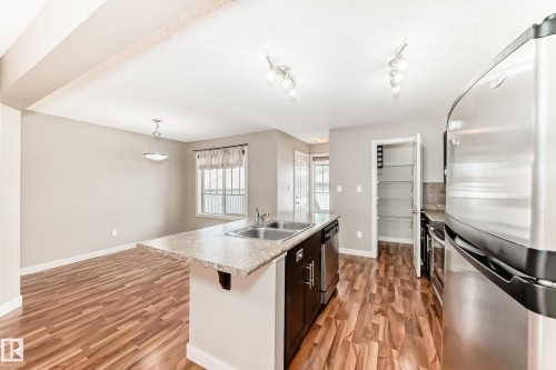 3834 Allan Drive, Edmonton, AB - Indoor Photo Showing Kitchen With Double Sink With Upgraded Kitchen