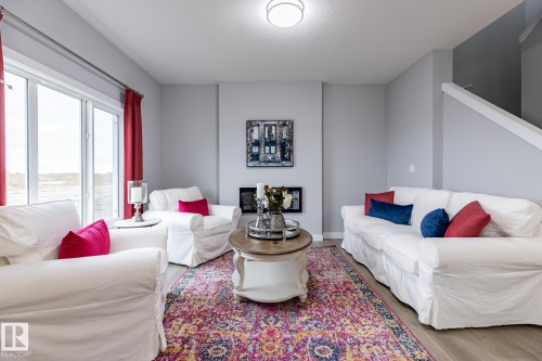 19424 26 Avenue, Edmonton, AB - Indoor Photo Showing Living Room