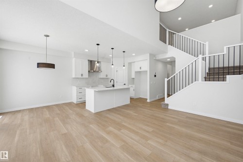 2535 211 Street, Edmonton, AB - Indoor Photo Showing Kitchen With Upgraded Kitchen
