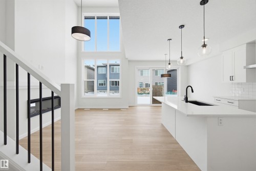 2535 211 Street, Edmonton, AB - Indoor Photo Showing Kitchen With Upgraded Kitchen