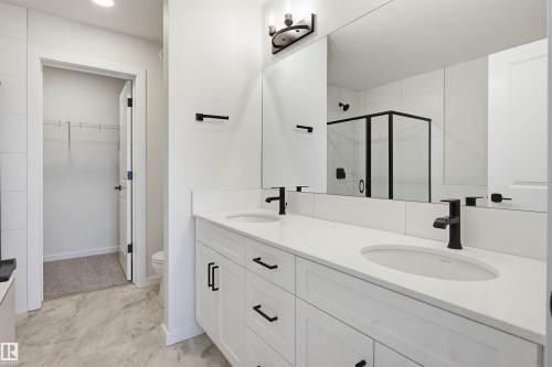 2535 211 Street, Edmonton, AB - Indoor Photo Showing Bathroom
