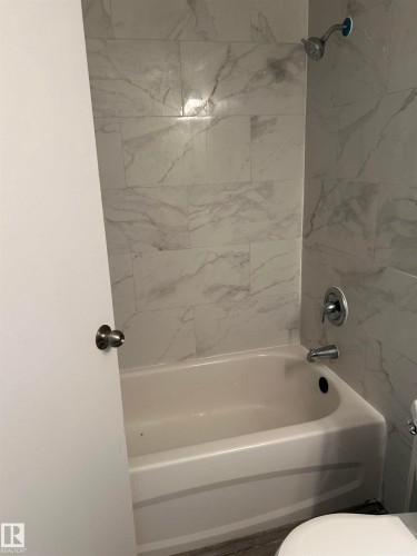 11406 82 Street, Edmonton, AB - Indoor Photo Showing Bathroom