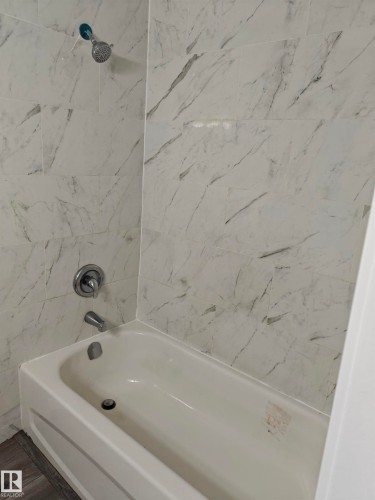 11406 82 Street, Edmonton, AB - Indoor Photo Showing Bathroom