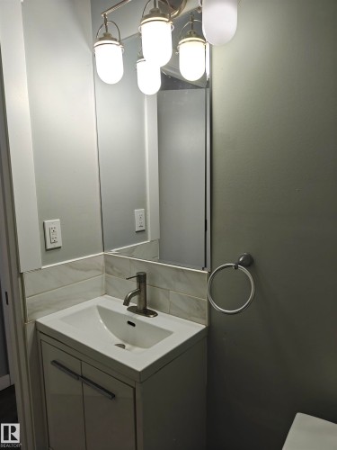 11406 82 Street, Edmonton, AB - Indoor Photo Showing Bathroom