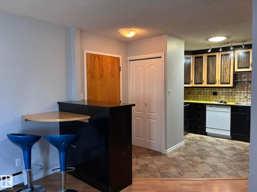 17 10721 116 Street, Edmonton, AB - Indoor