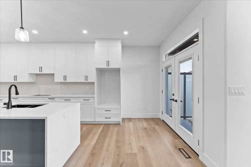 325 Meadowview Drive, Fort Saskatchewan, AB - Indoor Photo Showing Kitchen