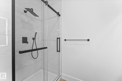 325 Meadowview Drive, Fort Saskatchewan, AB - Indoor Photo Showing Bathroom