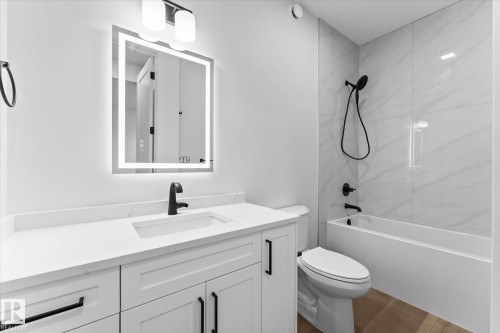 325 Meadowview Drive, Fort Saskatchewan, AB - Indoor Photo Showing Bathroom