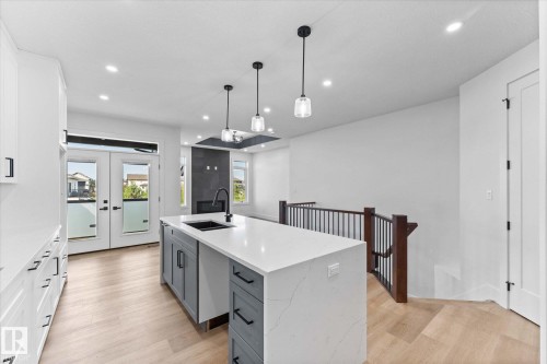 325 Meadowview Drive, Fort Saskatchewan, AB - Indoor Photo Showing Kitchen With Double Sink With Upgraded Kitchen