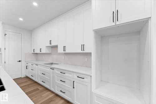 325 Meadowview Drive, Fort Saskatchewan, AB - Indoor Photo Showing Kitchen