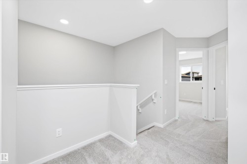 5723 Hawthorn Common, Edmonton, AB - Indoor Photo Showing Other Room