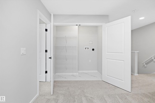 5723 Hawthorn Common, Edmonton, AB - Indoor Photo Showing Other Room