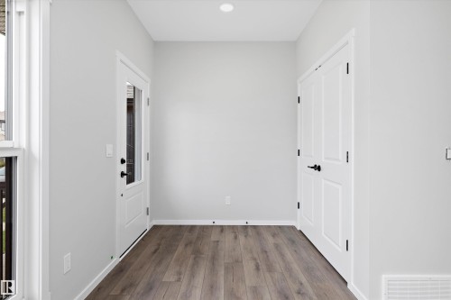 5723 Hawthorn Common, Edmonton, AB - Indoor Photo Showing Other Room
