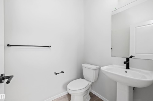 5723 Hawthorn Common, Edmonton, AB - Indoor Photo Showing Bathroom
