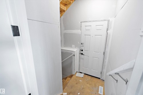 5723 Hawthorn Common, Edmonton, AB - Indoor Photo Showing Other Room