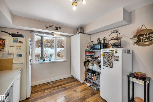 12237 47 Street, Edmonton, AB - Indoor