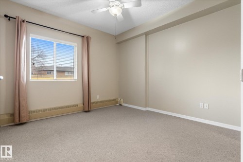 114 2011 137 Avenue, Edmonton, AB - Indoor Photo Showing Other Room