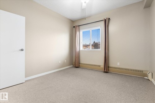 114 2011 137 Avenue, Edmonton, AB - Indoor Photo Showing Other Room