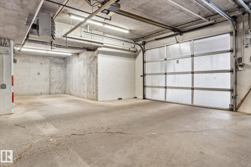 114 2011 137 Avenue, Edmonton, AB - Indoor Photo Showing Garage