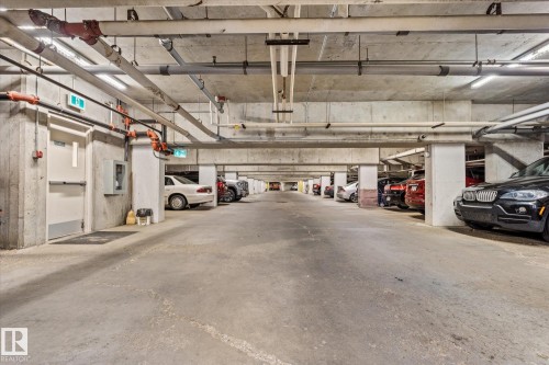 114 2011 137 Avenue, Edmonton, AB - Indoor Photo Showing Garage
