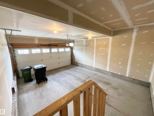 33 9350 211 Street, Edmonton, AB - Indoor Photo Showing Garage