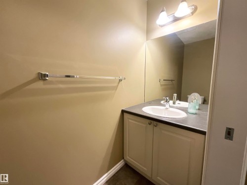 33 9350 211 Street, Edmonton, AB - Indoor Photo Showing Bathroom
