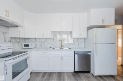 16026 94A Avenue  Edmonton, AB T5R 5M1